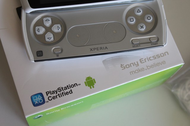 sony_ericsson_xperia_play_-15